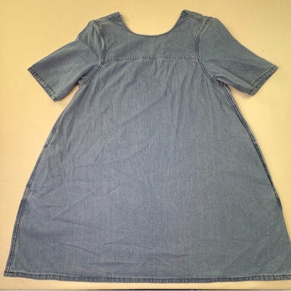 Things between Denim Dress Size Medium A Line Short Sleeve Scooped‎ Back Pockets